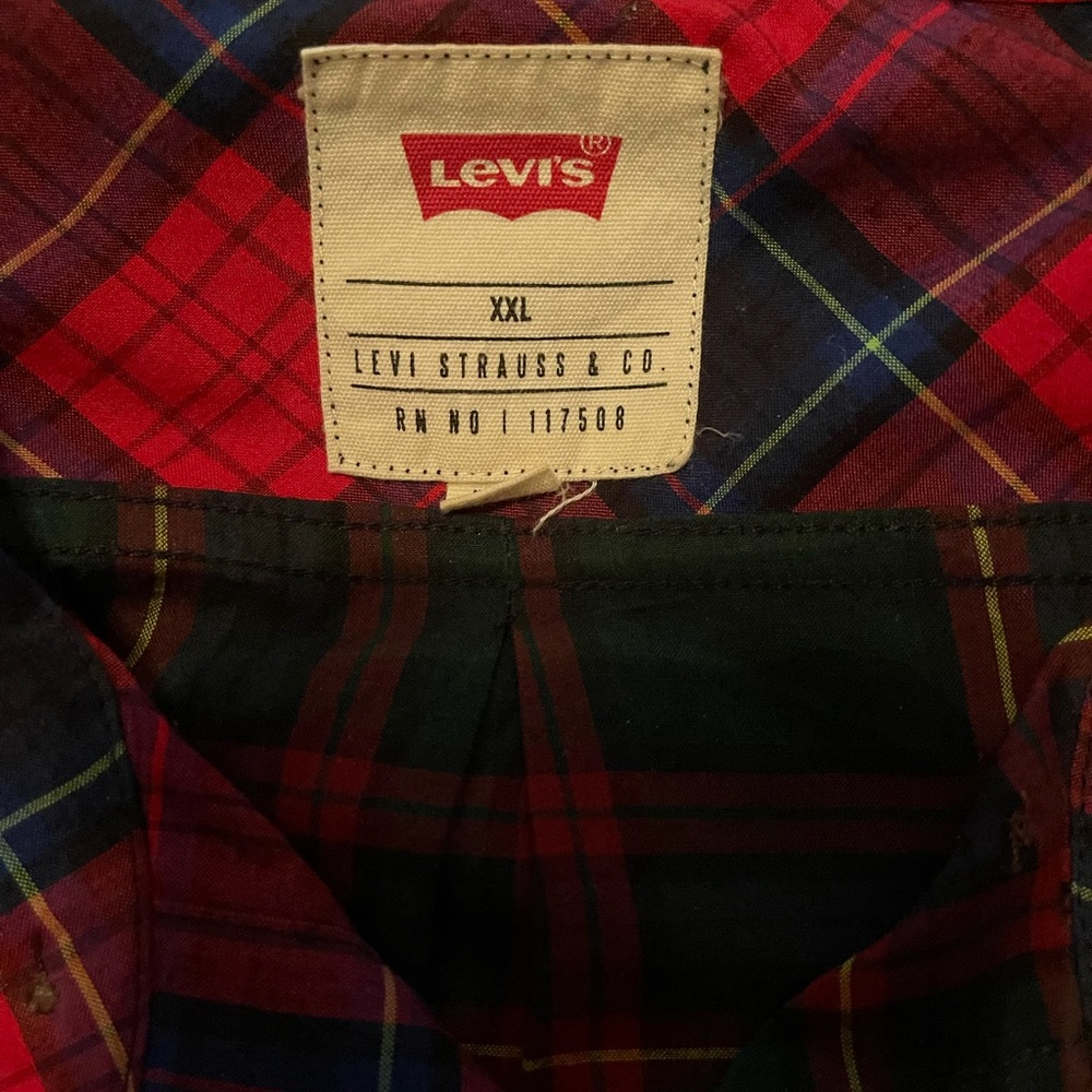 Like new long sleeve Levi shirt only worn once - Picture 3 of 3